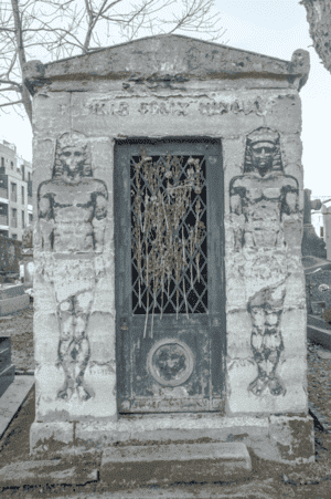 Caveau avec deux formes egipsiennes